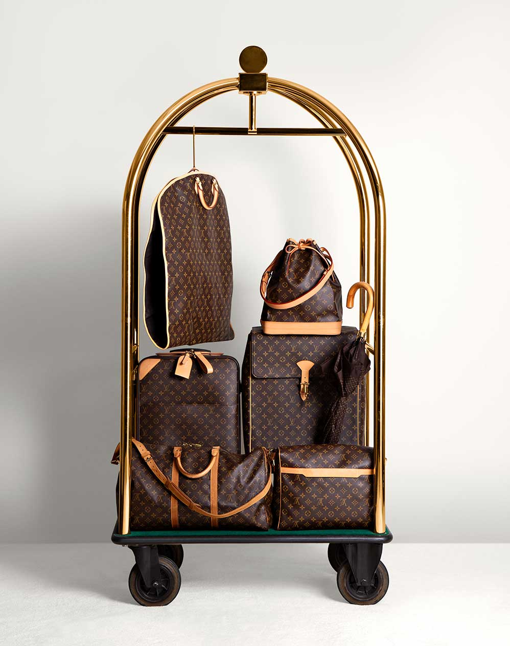 Sold at Auction: Louis Vuitton, Louis Vuitton Rolling Luggage Case